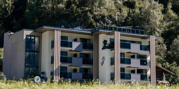 Vier_Aussenansicht - VIER - Studios & Restaurant - Längenfeld