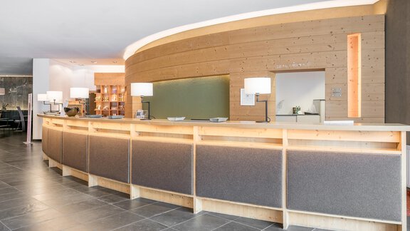 Rezeption-hotel-aqua-dome-tirol-therme-laengenfeld - AQUA DOME - Längenfeld